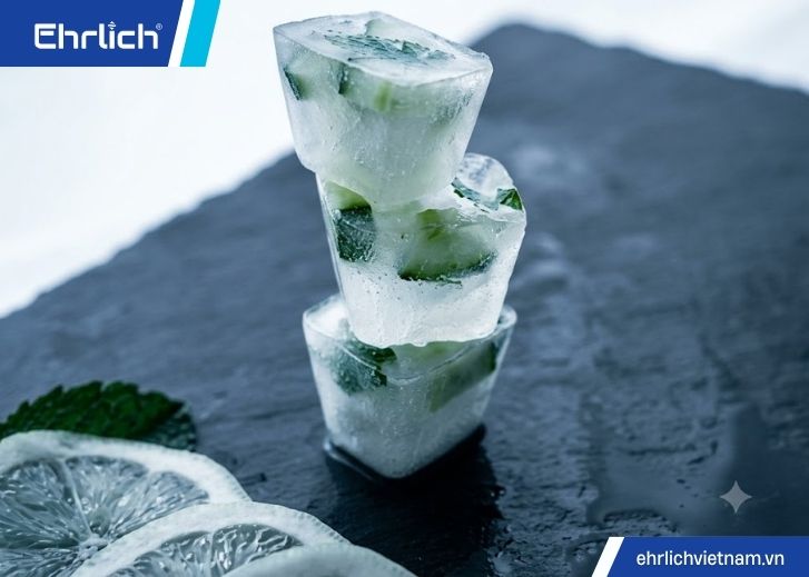 Bỏ đá vào bồn cầu