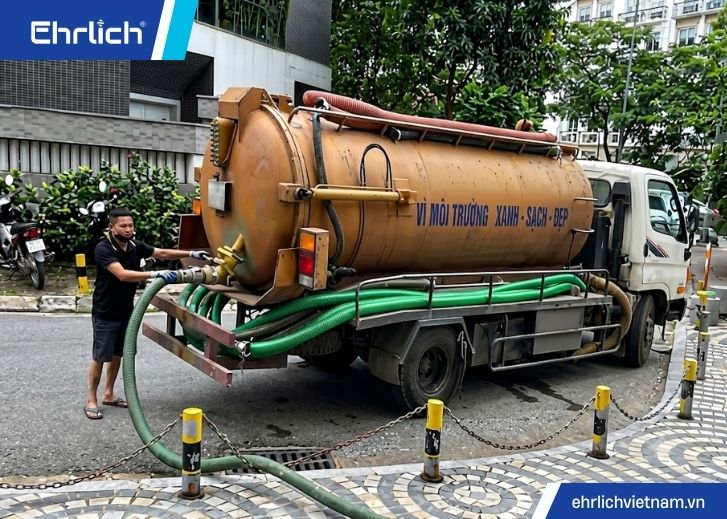 Bồn cầu xả nước kêu to (4)