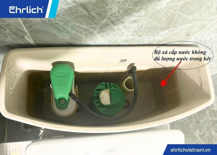 Bồn cầu xả nước yếu (3)