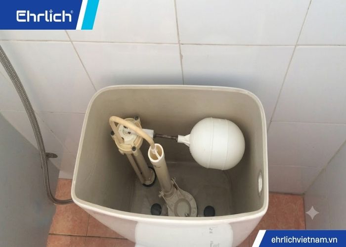 bồn cầu không có nước (3)