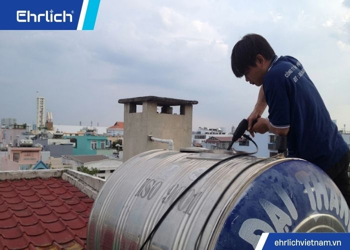 Két nước hoặc đường ống bị nứt, rò rỉ ngầm
