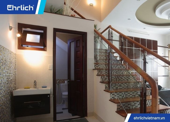 phong thuỷ nhà vệ sinh dưới gầm cầu thang (1)