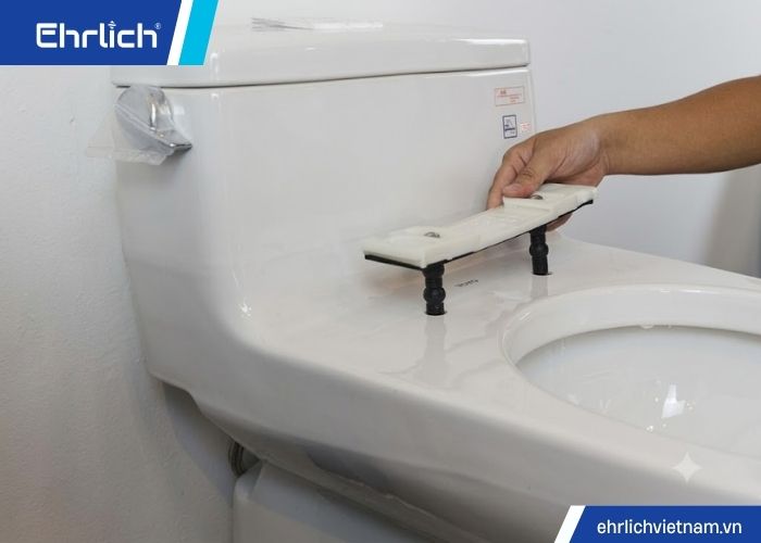 sửa nắp bồn cầu 21