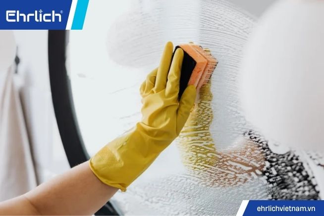 cách vệ sinh gương phòng tắm (2)
