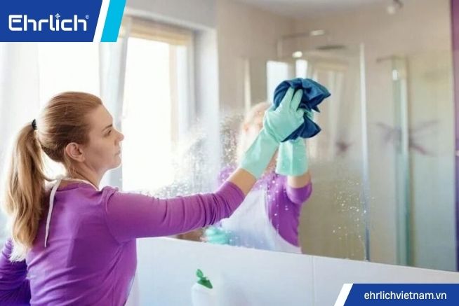 cách vệ sinh gương phòng tắm (5)