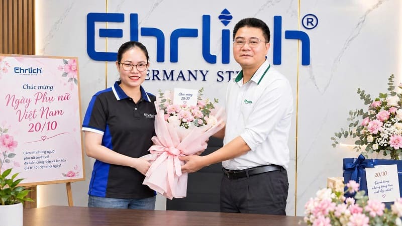 Ngày lễ 20/10 ấm áp, đong đầy niềm vui của chị em Ehrlich Ngày lễ 20/10 ấm áp, đong đầy niềm vui của chị em Ehrlich