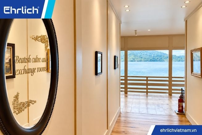 gương đối diện cửa nhà tắm có sao không (3)